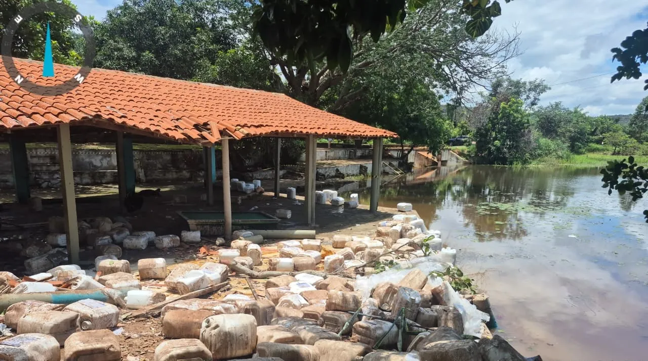 Após acidente com carga química, Semarh proíbe banho em rio