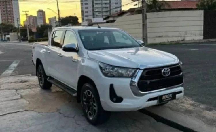 Criminosos roubam Hilux de comerciante em Capitão de Campos