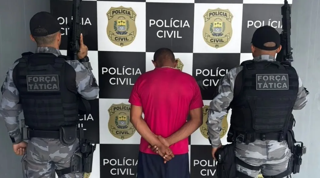 Homem com mandado de prisão é preso após denúncia anônima