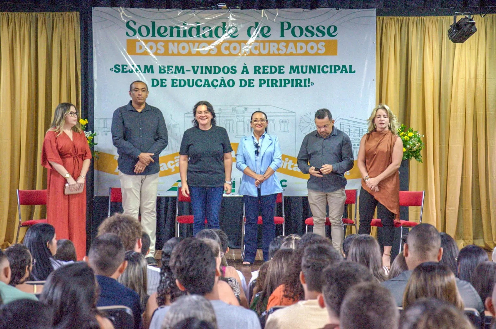 Prefeitura de Piripiri dá posse a novos concursados da educação