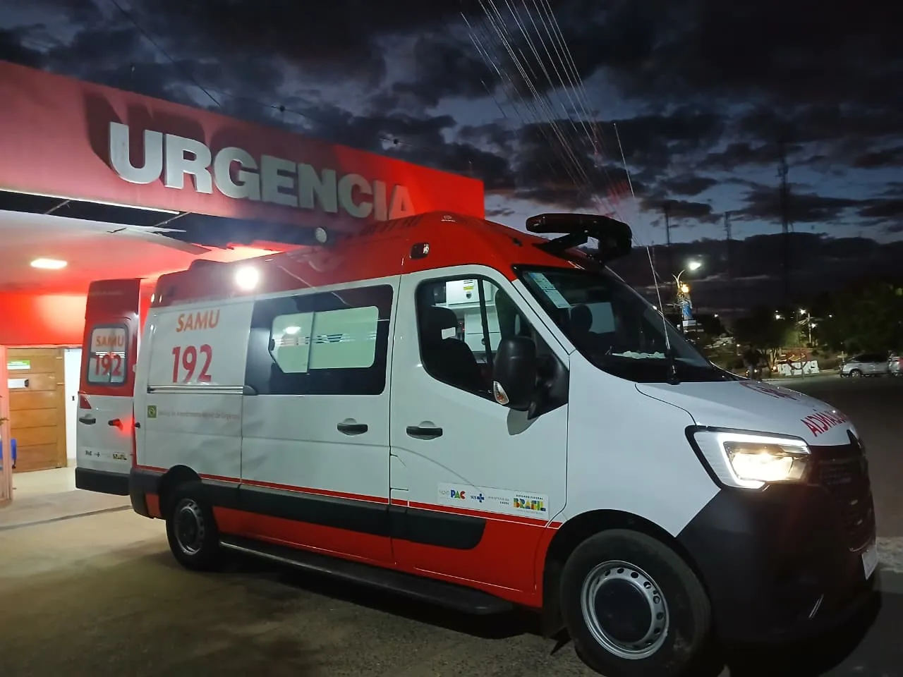 Jovem é encaminhado ao hospital após acidente de moto em Piripiri