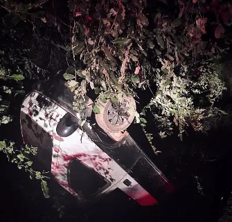 Carro cai de ponte na zona rural de Lagoa de São Francisco