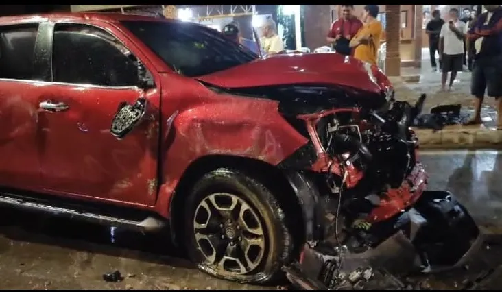 Hilux capota após motorista perder controle do veículo em Pedro II