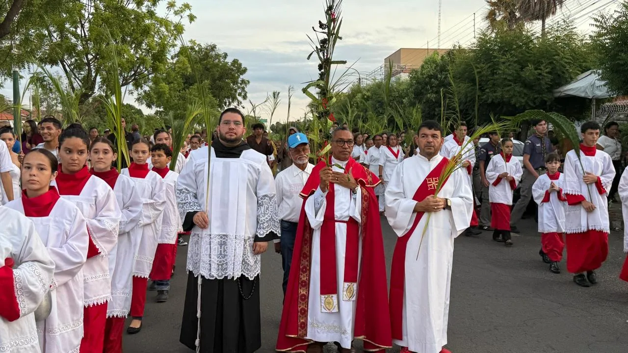 Domingo de Ramos em Piripiri reúne fiéis em procissão e celebração
