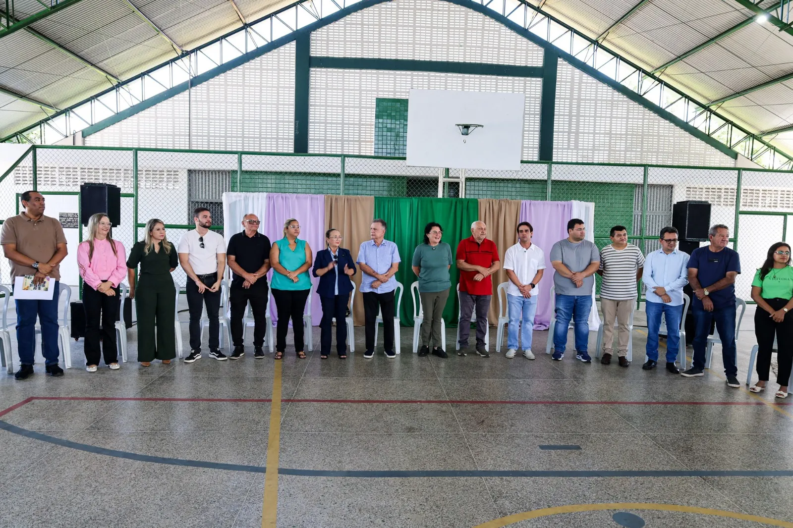 Prefeitura de Piripiri entrega reforma de escola e quadra esportiva