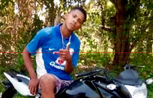 Jovem morre após colidir motocicleta na traseira de carreta na BR-343