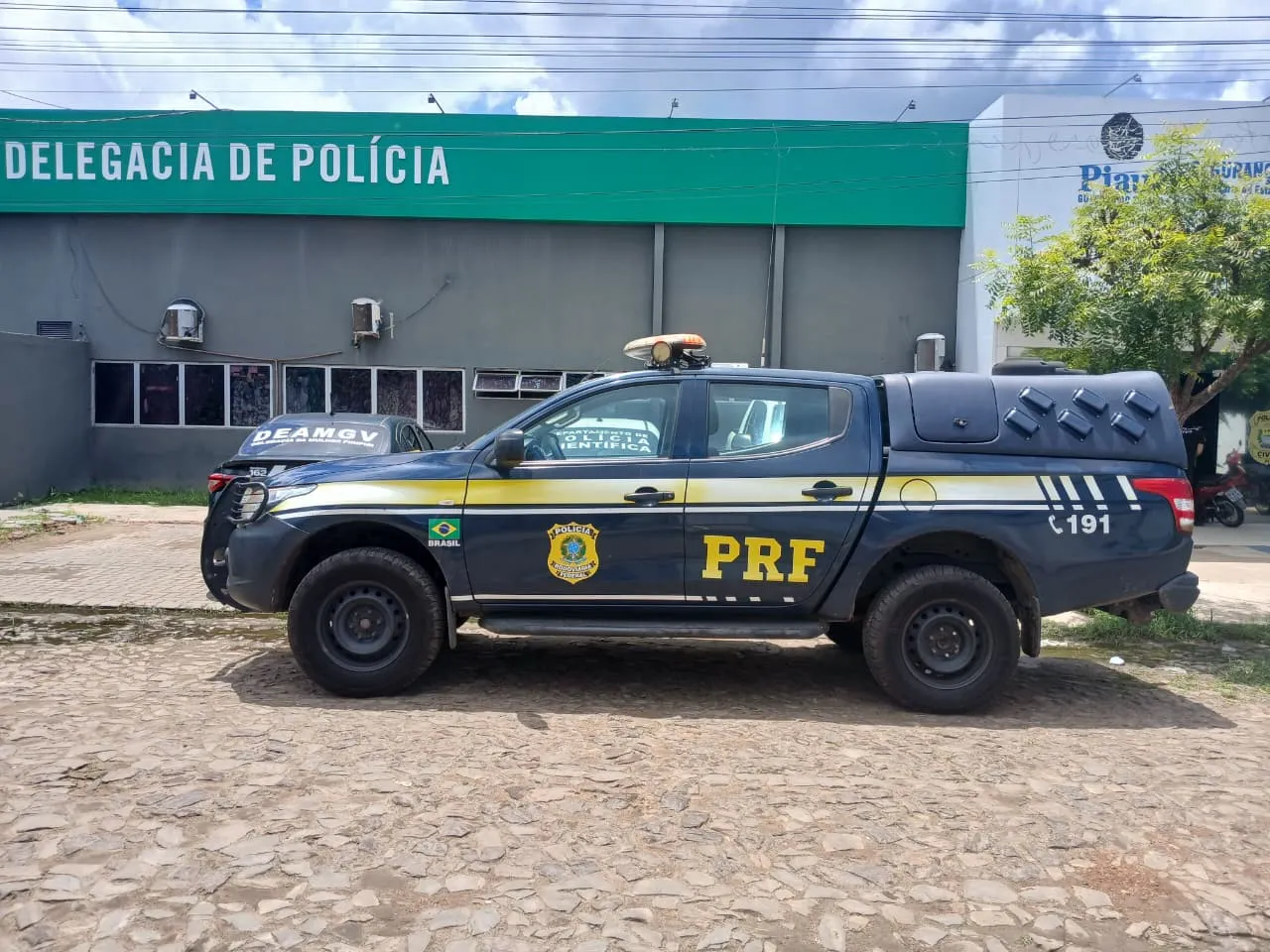 PRF apreende motocicleta com sinais de adulteração na BR-343, em Piripiri