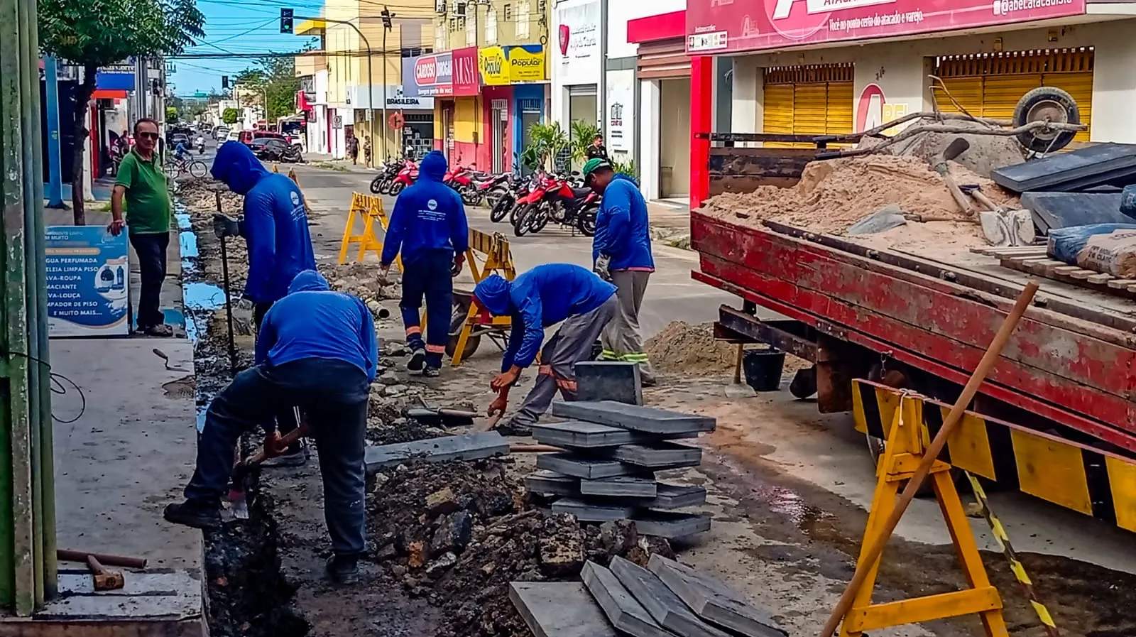 Prefeitura de Piripiri realiza recuperação asfáltica na rua Santos Dumont
