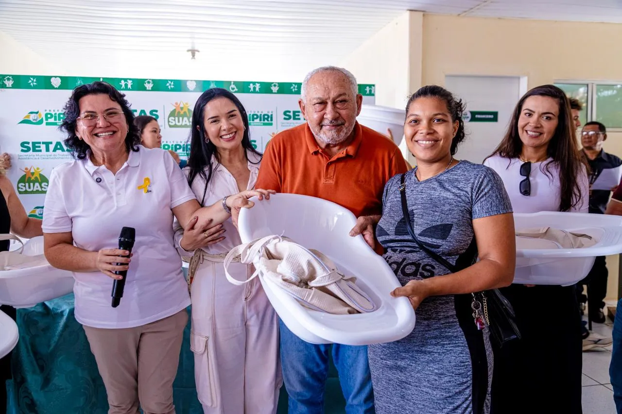 Prefeitura de Piripiri entrega enxovais a gestantes acompanhadas pelos CRAS