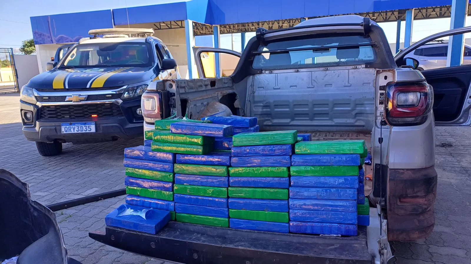 PRF apreende cerca de 135 kg de cocaína escondidos em veículo no Piauí