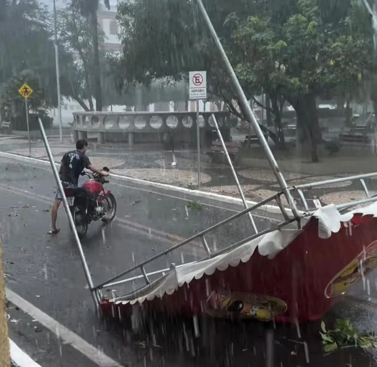 Forte chuva provoca transtornos e deixa rastro de danos em Piracuruca