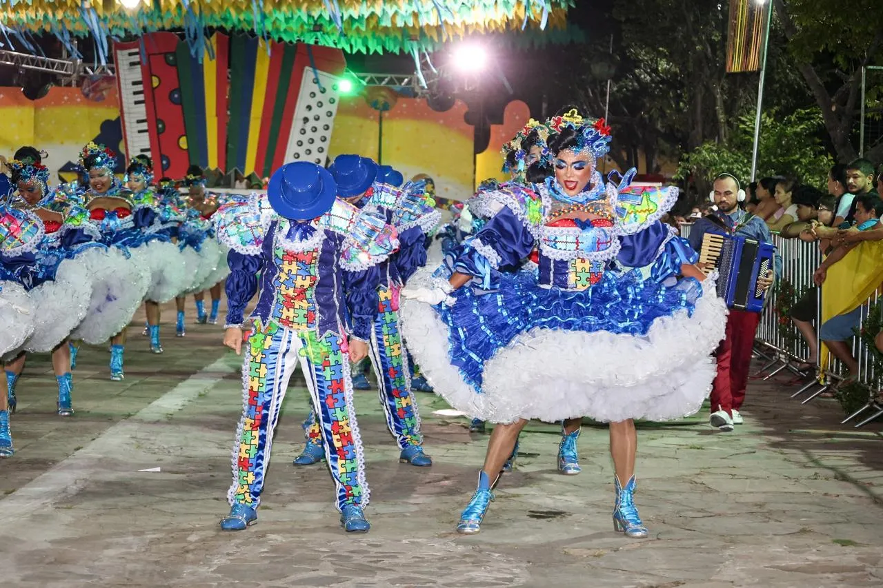 Apresentações juninas encantam público no primeiro dia da Piripiri Junina