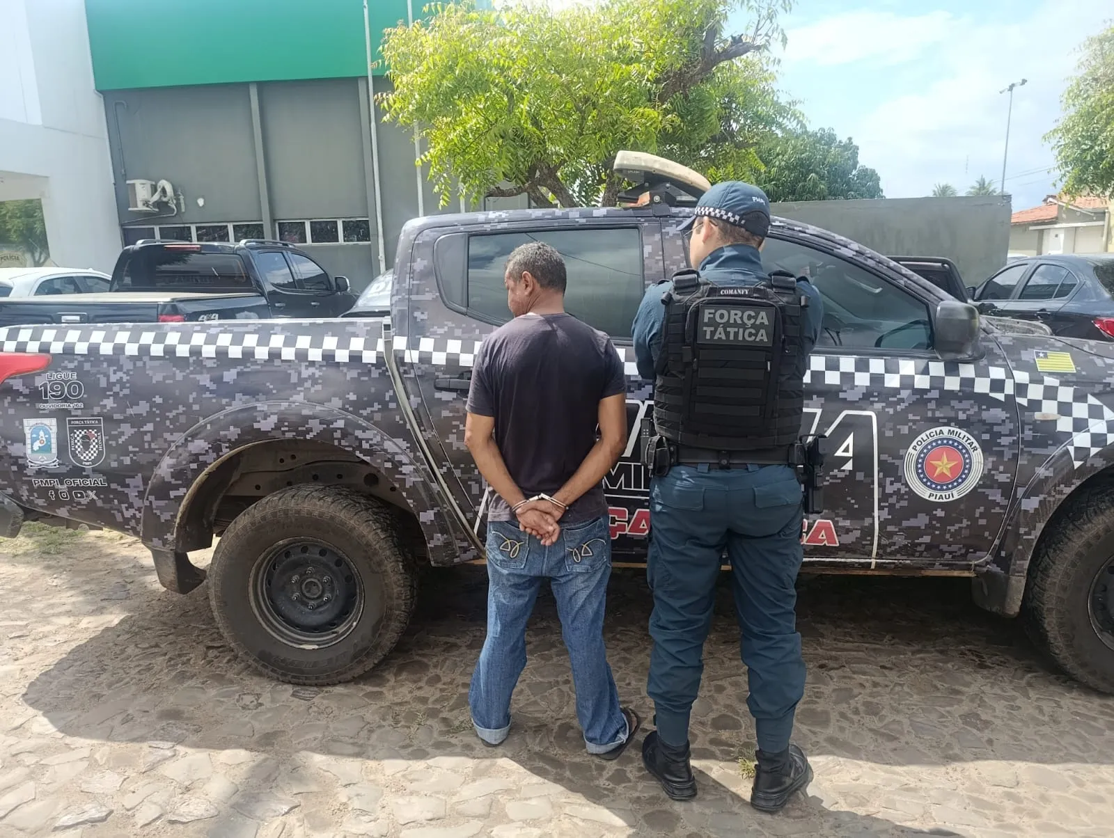 Homem é preso por tentativa de furto e invasão de residência em Piripiri