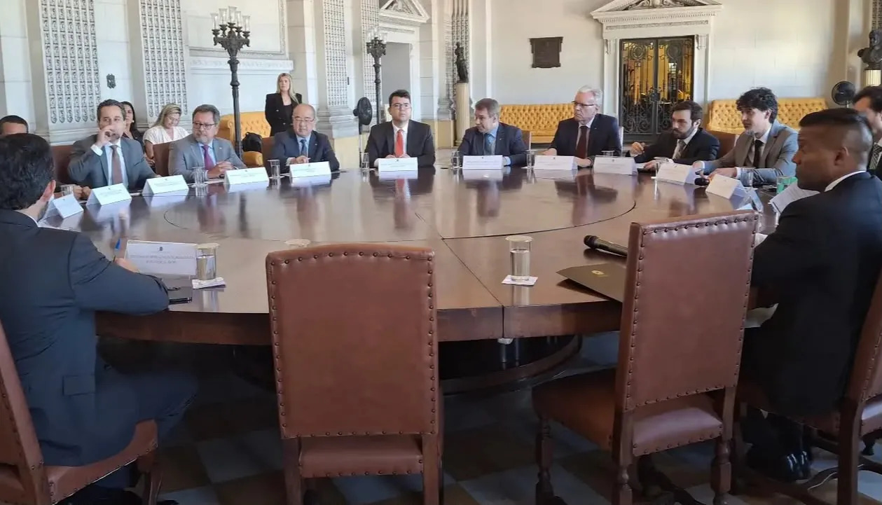 Chico Lucas participa de reunião contra o crime organizado nos combustíveis