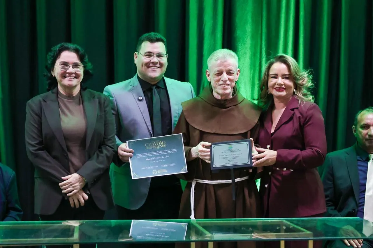 Prefeita Jôve Oliveira participa da entrega de Títulos de Cidadania Piripiriense