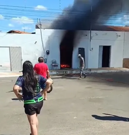 Cadeirante morre durante incêndio em residência no Piauí