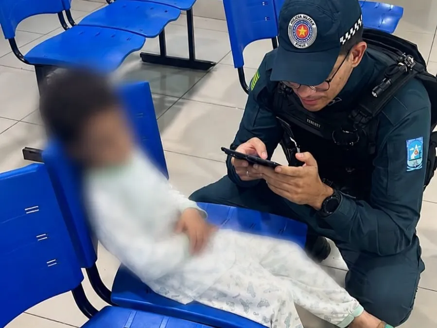 Criança deixada sozinha em casa cai do 3º andar; mãe é conduzida pela PM