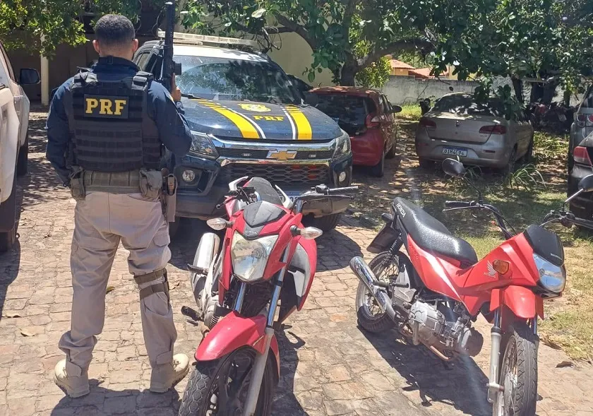 PRF recupera motocicletas com registro de roubo e sinais de adulteração