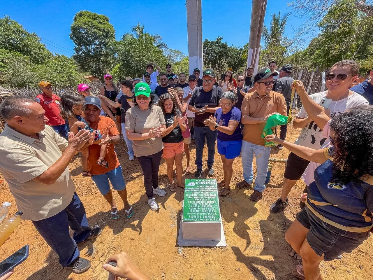 Prefeitura entrega estradas recuperadas e implantação de abastecimento de água