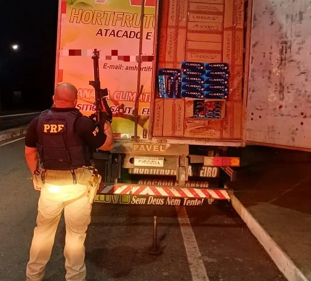 PRF apreende 200 mil maços de cigarros contrabandeados na BR-222