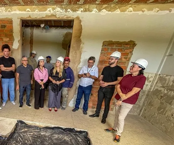 Prefeita Jôve visita obras do espaço onde funcionará a ressonância magnética