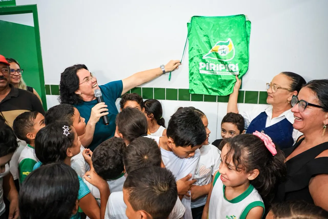 Prefeitura de Piripiri entrega CETI Vicente Alves Ferreira