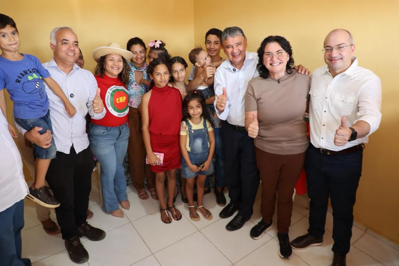 236 famílias recebem novas moradias no Residencial Antônia Flor, em Piripiri
