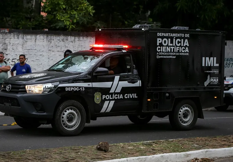 Colisão entre dois carros deixa um morto e dois feridos no Piauí