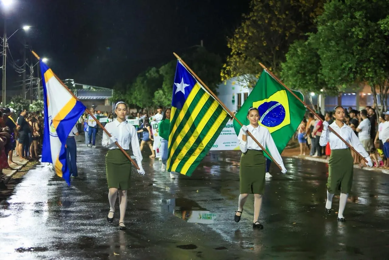 Piripiri realiza grande desfile cívico em celebração ao 7 de Setembro