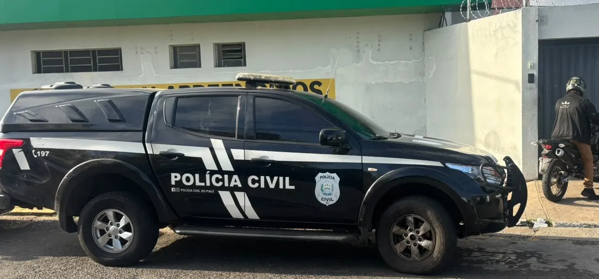 PM é conduzido durante operação que investiga fraudes em licitações no Piauí