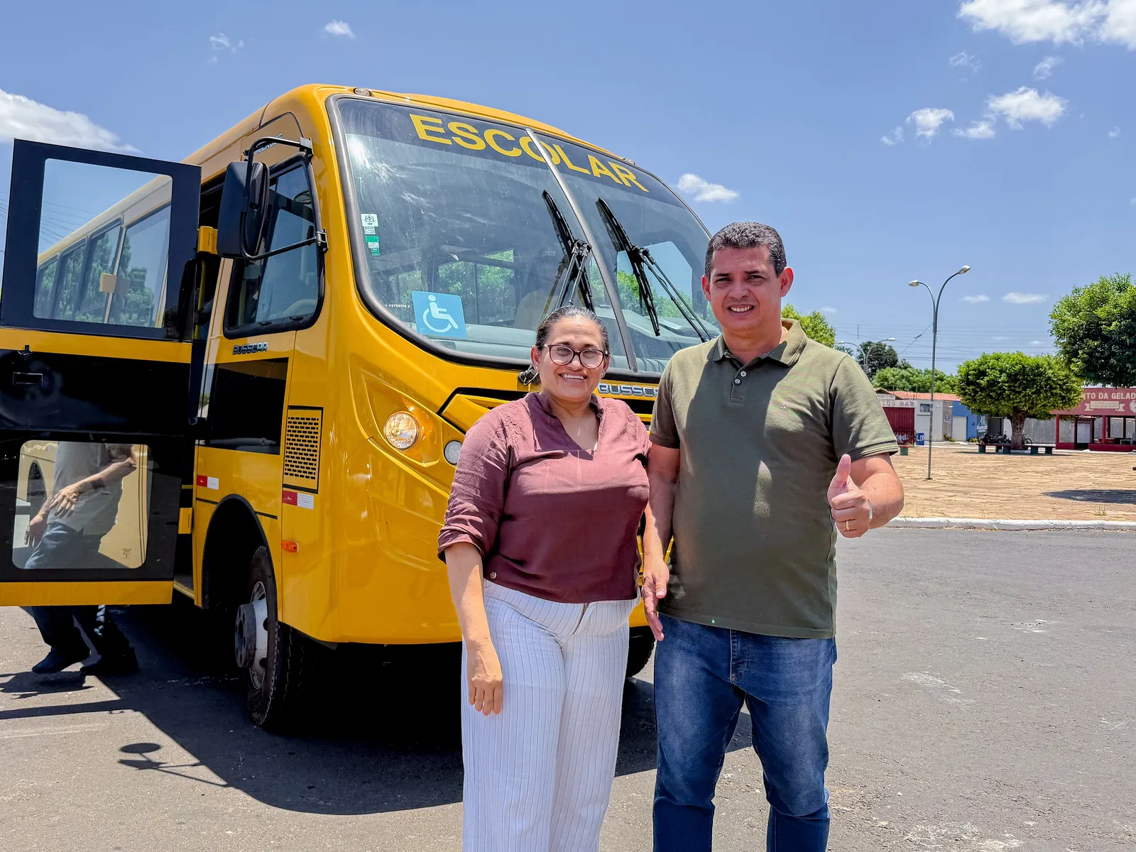 Lagoa de São Francisco recebe novo ônibus escolar moderno e acessível