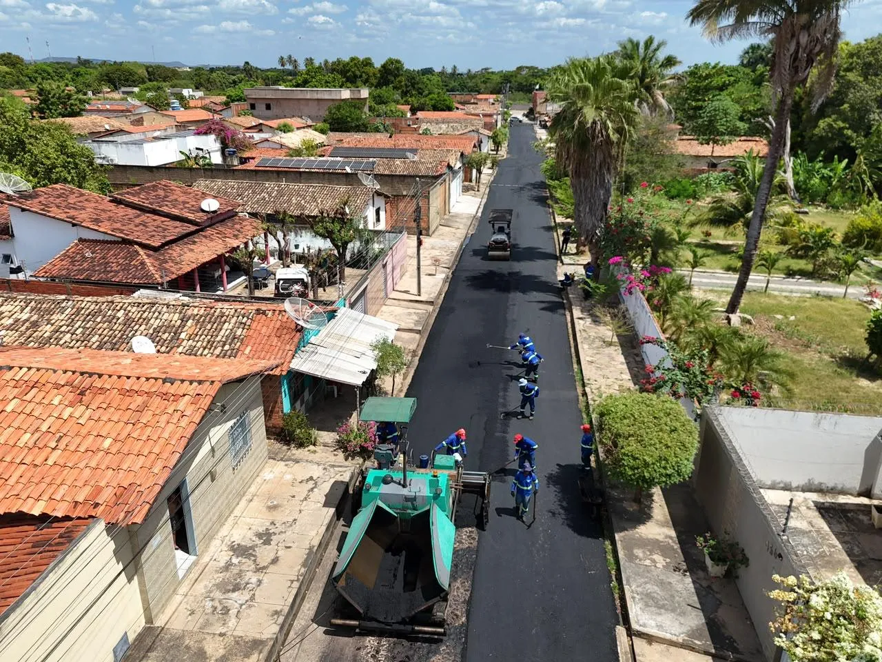 Prefeitura de Piripiri intensifica asfaltamento de vias nas zonas urbana e rural