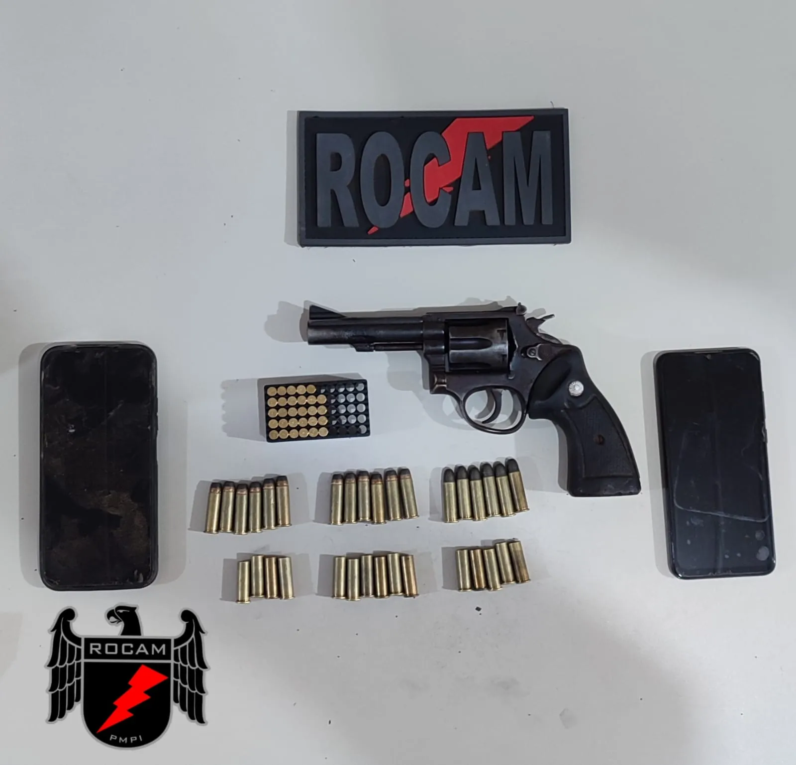 PMPI prende homem com mandado de prisão em aberto e apreende arma e munições