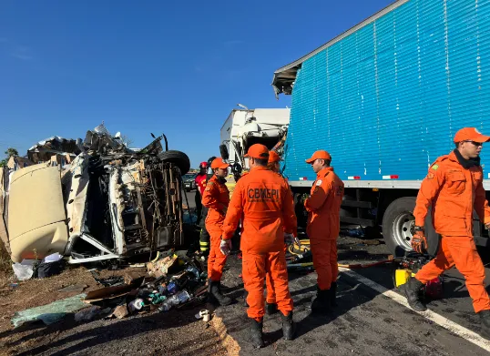 Tragédia na BR-343: colisão entre caminhões-baú deixa três mortos
