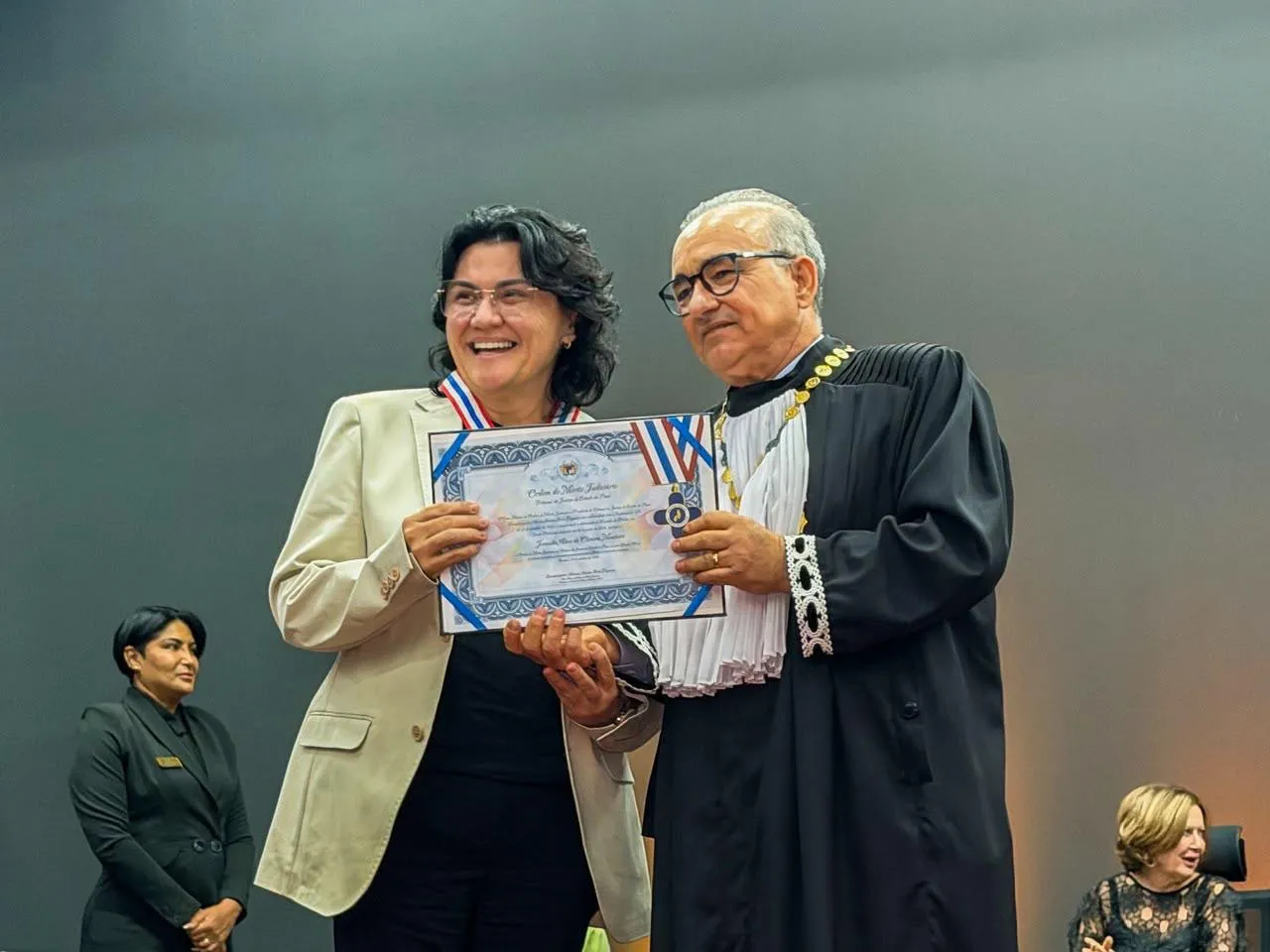 Prefeita Jôve Oliveira recebe Ordem do Mérito Judiciário do TJPI em Teresina